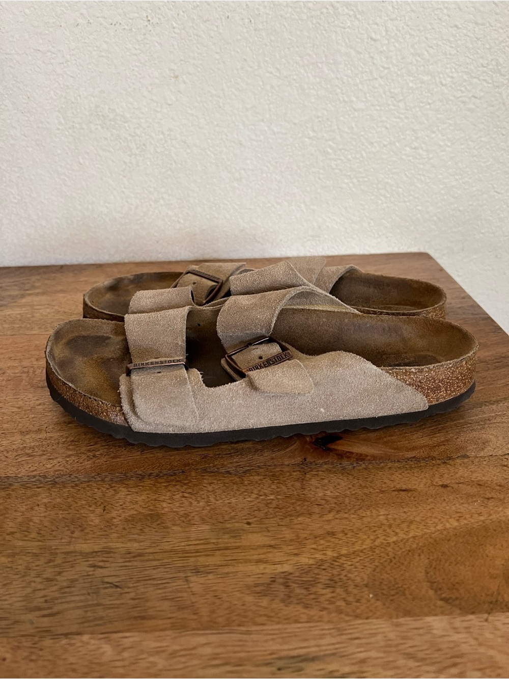 Birkenstock Arizona Tan Suede Sandals Size 41 L10 -10.5 M 8 -8.5. Regular fit - Picture 12 of 16